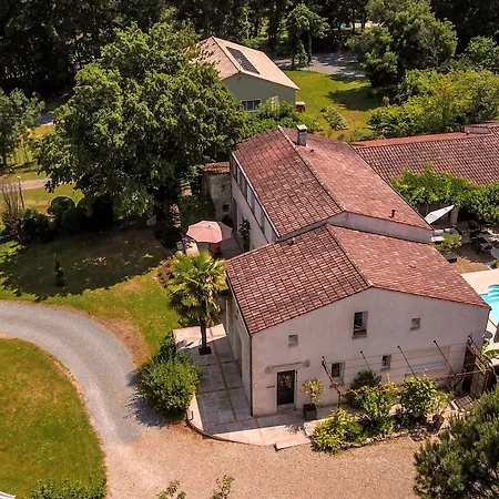 Hotel Logis De La Brumanderie Fontcouverte (Charente-Maritime)
