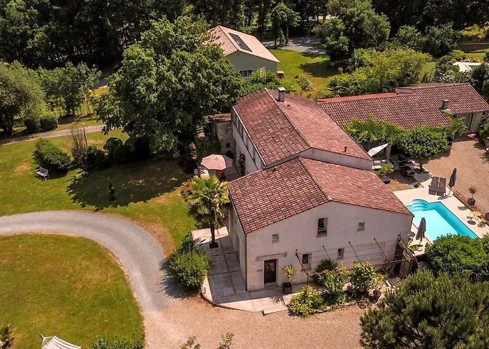 Hotel Logis De La Brumanderie Fontcouverte (Charente-Maritime)